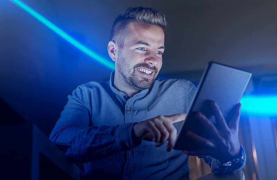 Consultor da RL NET usando um tablet